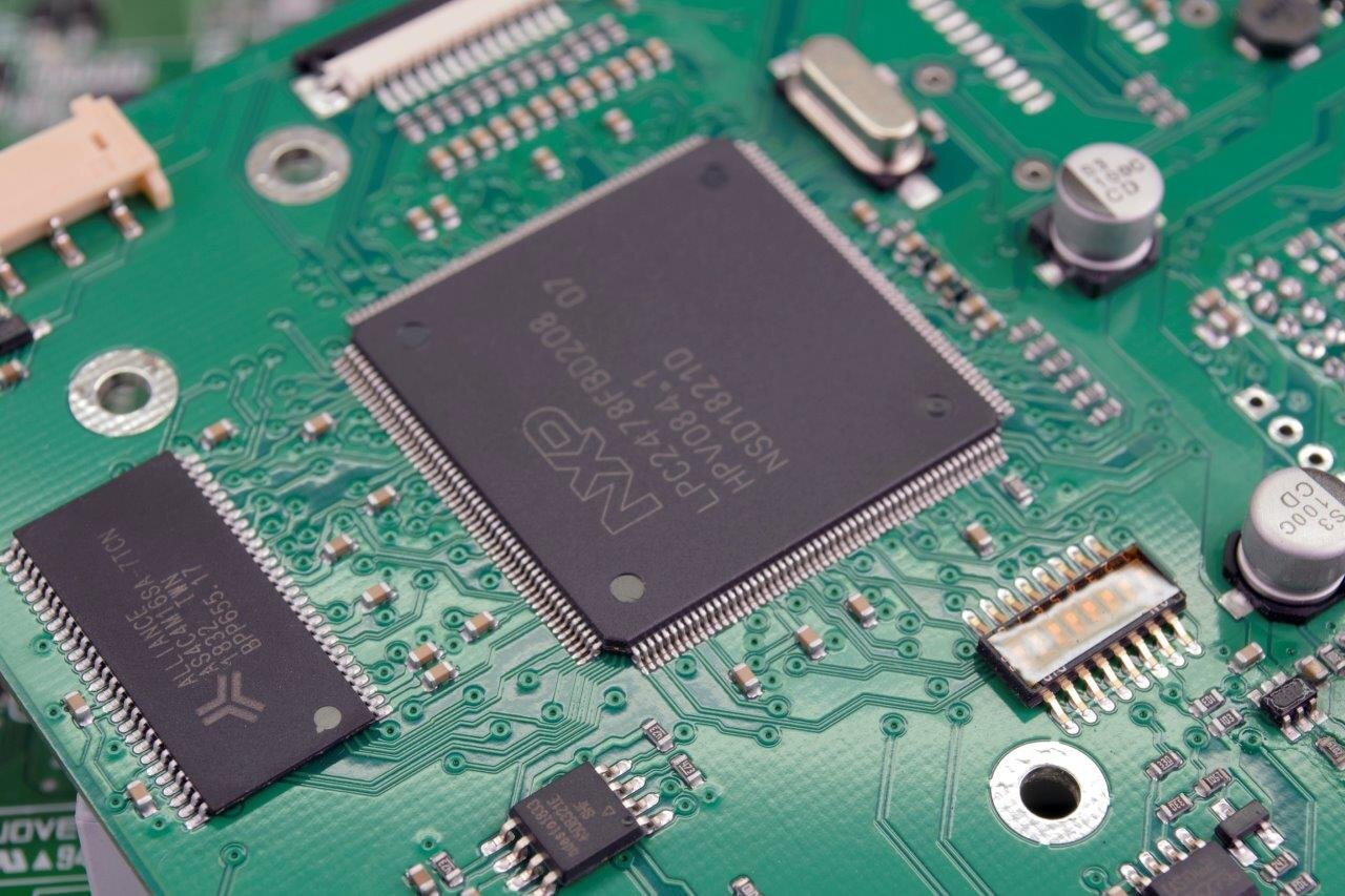 Electronic components on a printed circuit board